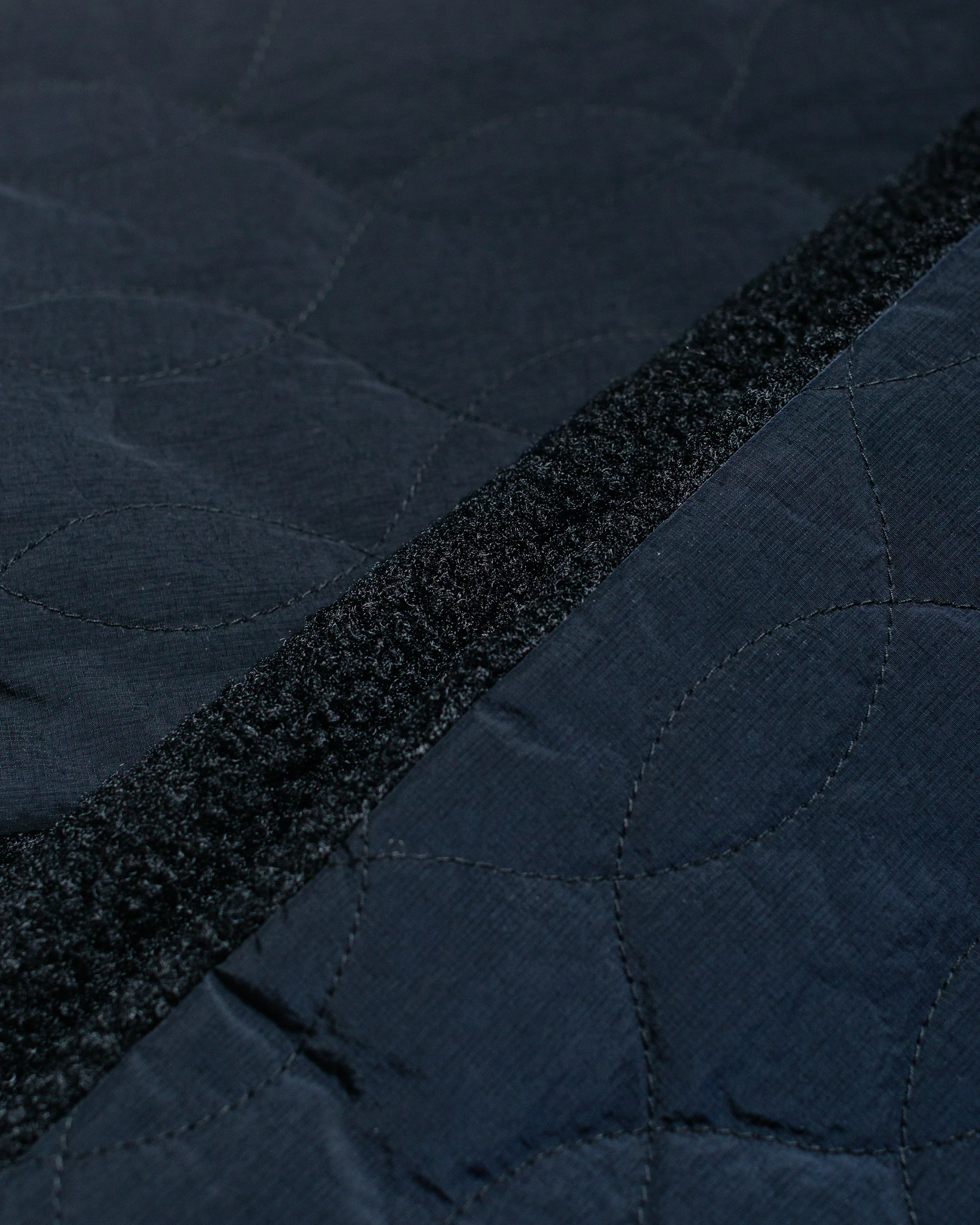 Beams Plus Muffler Boa Quilt Black - Image 2