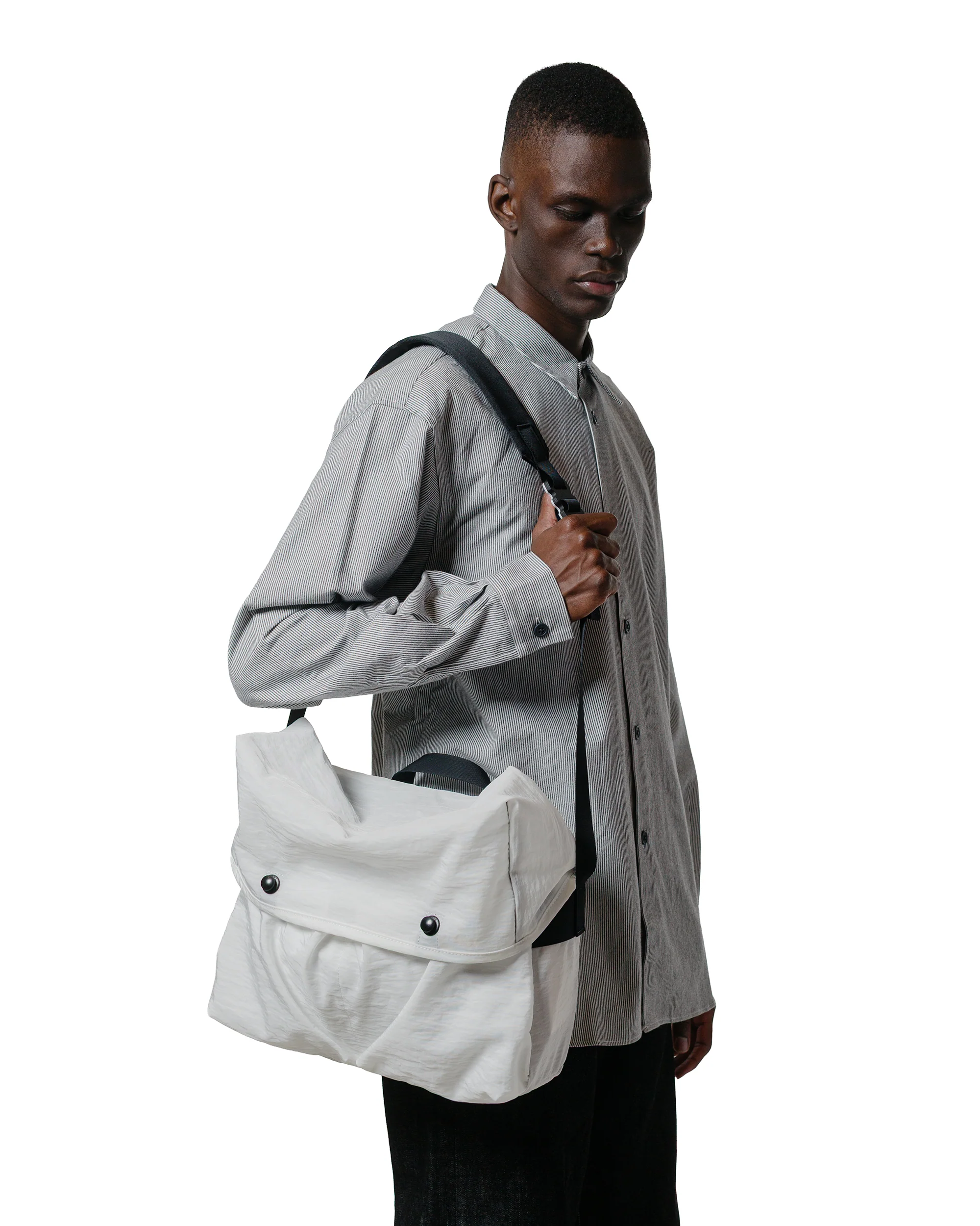 MAN-TLE R19 Gear-4 Mini Messenger White Nylon - Image 2