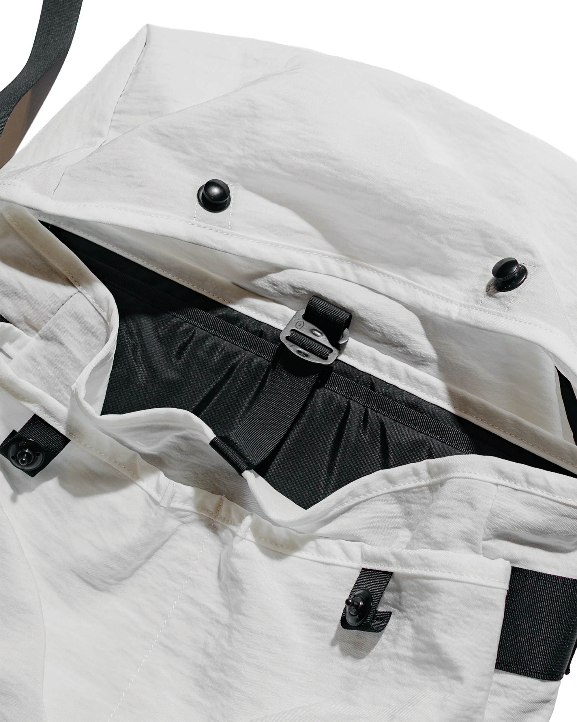MAN-TLE R19 Gear-4 Mini Messenger White Nylon - Image 6