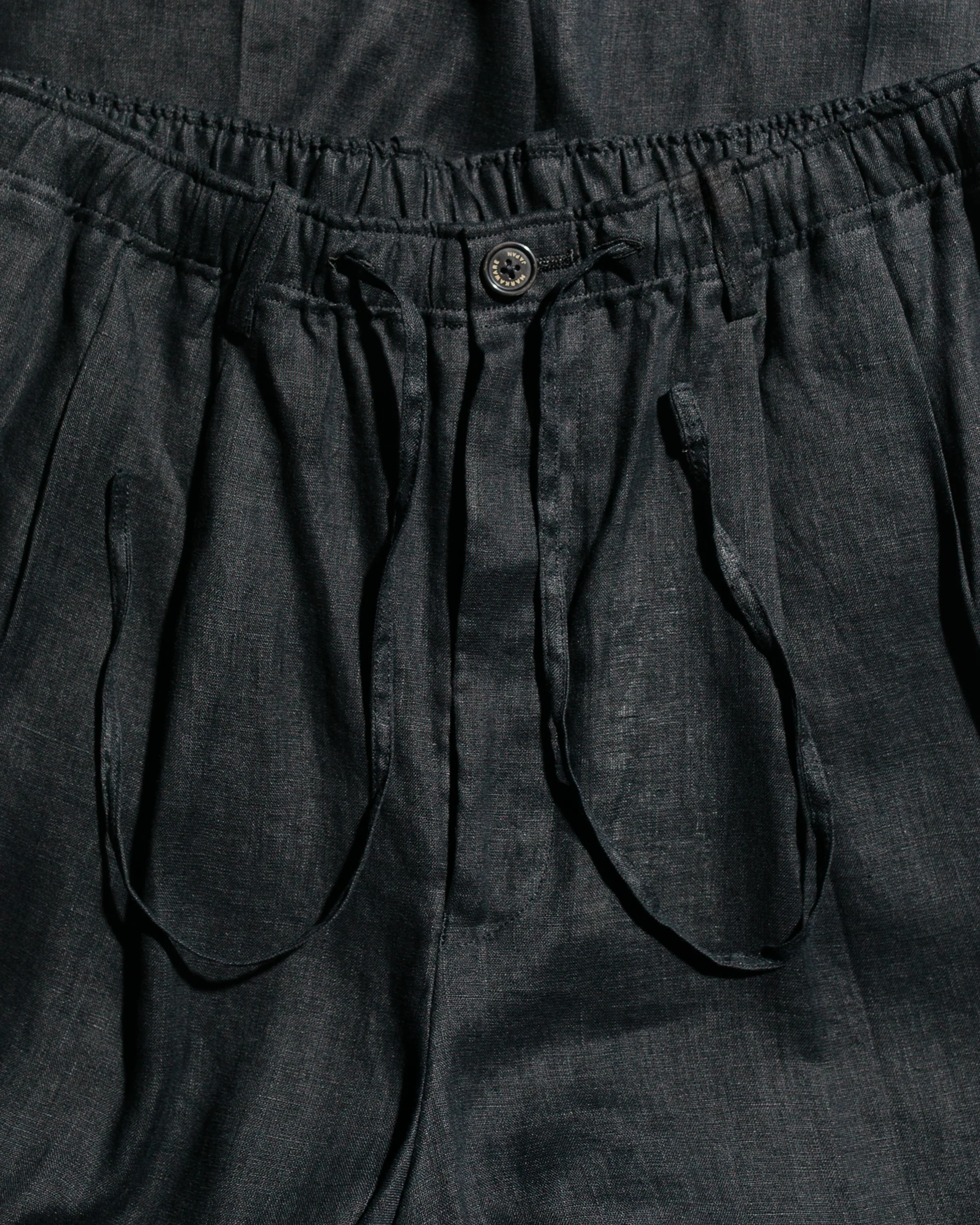 MARKAWARE Classic Fit Two Tuck Easy Trousers Hemp Shirting Black - Image 5