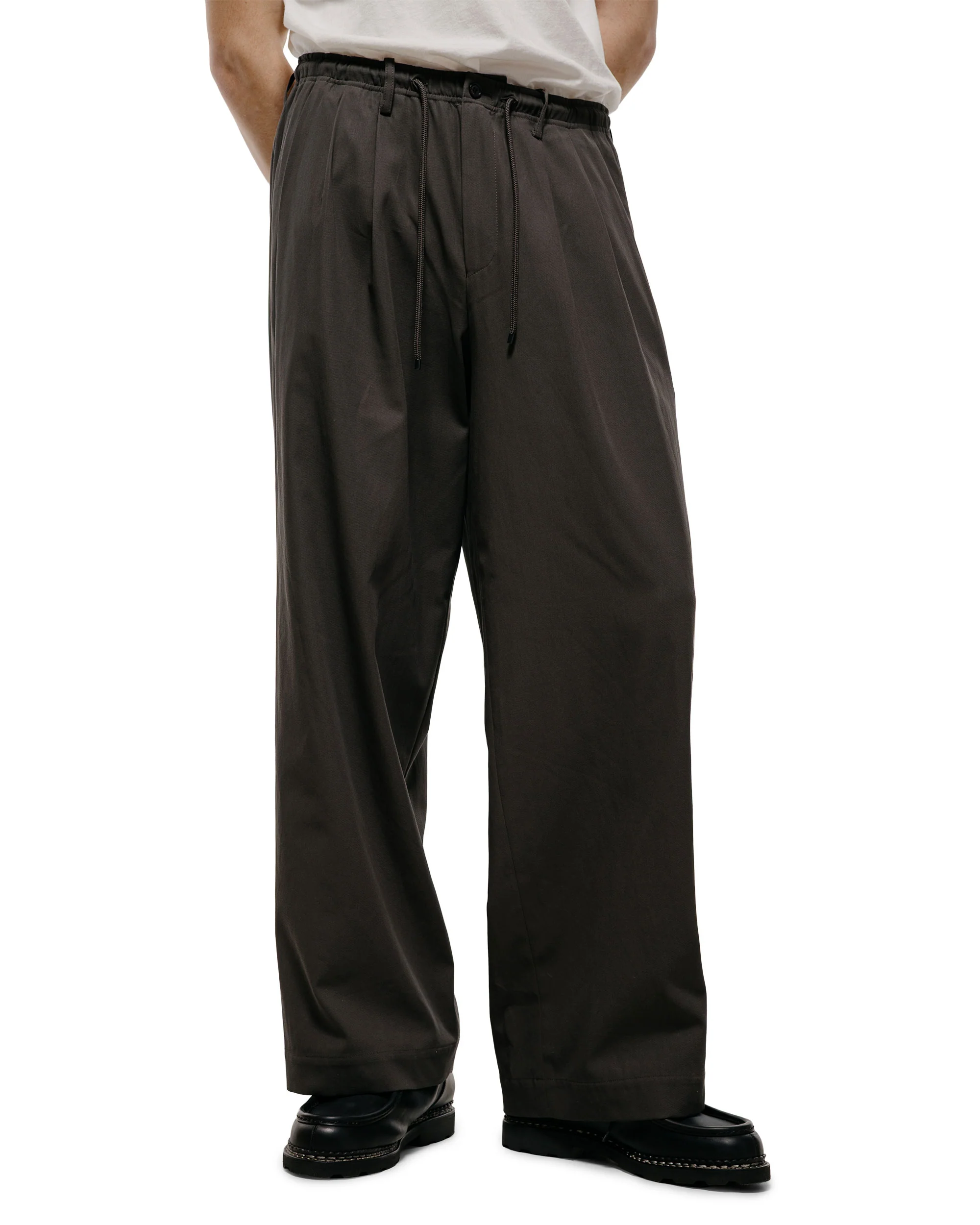 MARKAWARE Triple Pleated Easy Trousers Organic Cotton Voile Yarn Twill Charcoal - Image 2