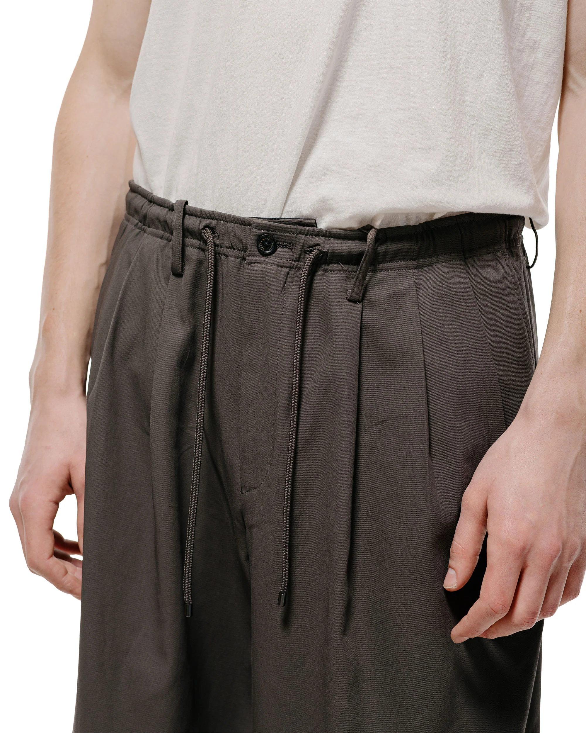 MARKAWARE Triple Pleated Easy Trousers Organic Cotton Voile Yarn Twill Charcoal - Image 3