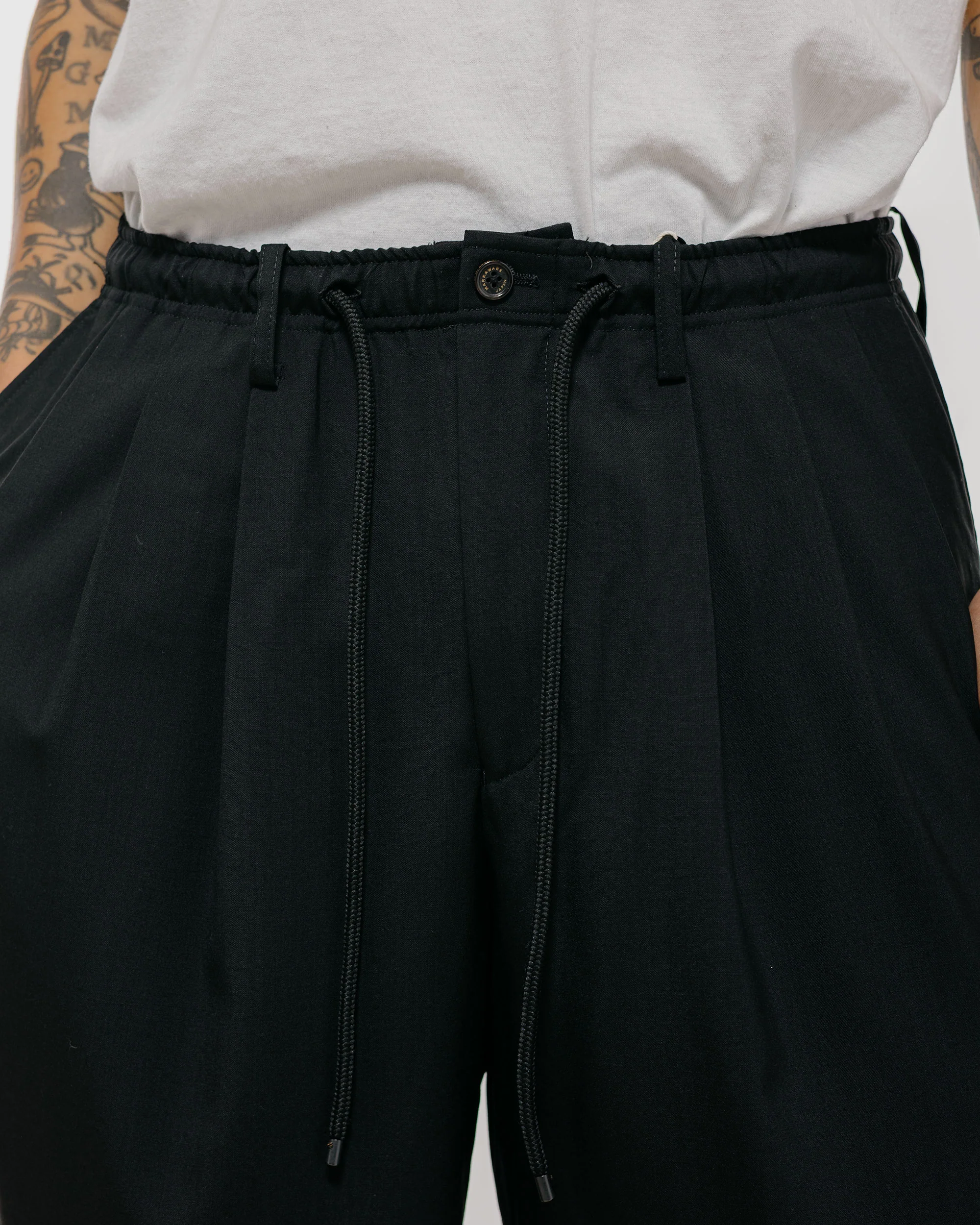 MARKAWARE Triple Pleated Easy Trousers Organic Wool 2/80 Tropical Black - Image 3