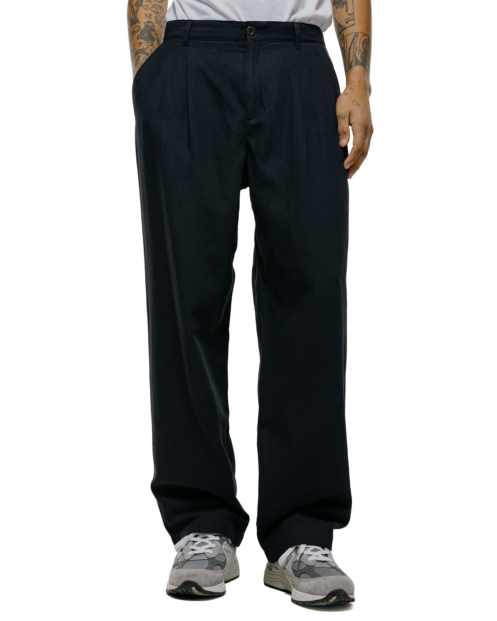 Norse Projects Hestur Relaxed Cotton Linen Twill Pleated Trouser Dark Navy - Image 2
